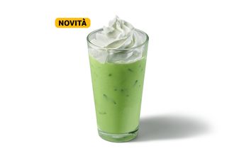 Iced Coconut Matcha Latte con panna