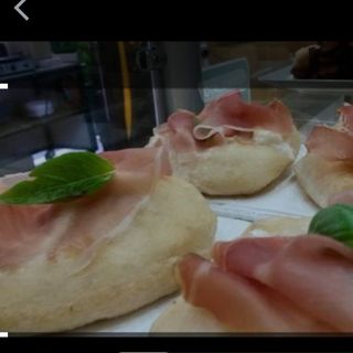 Pizzette fritte con crudo