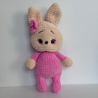 Зая у рожевому 