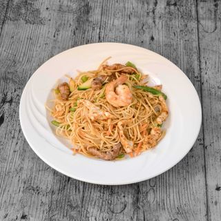 35. Tallarines Frito Tres Delicias De La Casa