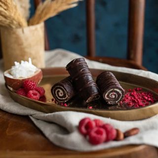 Rulada cu ciocolata, cocos si zmeura