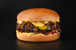 Бургер з томленою яловичиною 