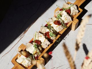 Вареники з фермерським сомом, вершковим соусом та вяленим томатом (290g)