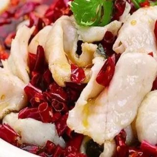 Pesce bollito in brodo piccante