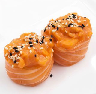 G34. Gunkan spicy salmone - 4 pezzi
