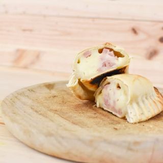 Empanada De Jamón Y Queso