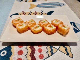 Rollito Fresco Con Salmón, Aguacate Y Queso (8 Pzs.)