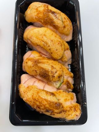 Nigiri Salmón Con Lima Salsa Spicy (2 Pzs.)