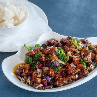 Piletina sa pet vrsta povrća u soja sosu