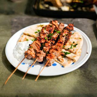 Порция Сувлаки свинско месо L (600гр)