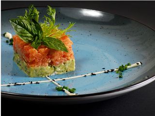 Тартар із лосося з авокадо (120g)