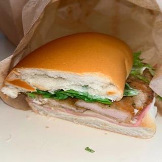 baguette de milanesa de pollo