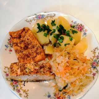 Łosoś filet norweski premium 200 g,ziemniaki,surówka,zupa