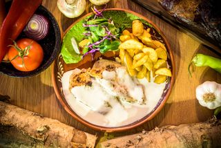 Пилетина у сосу од кајмака