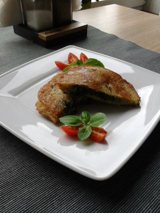 Placki ziemniaczane faszerowane szpinakiem