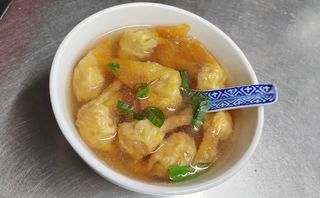 Sopa De Miso Con Wanton