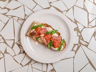 Брускета з прошуто