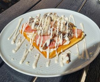 Вафля з беконом