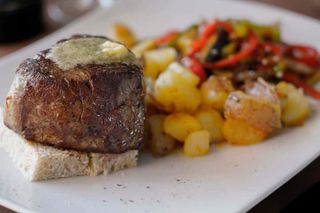 Biftek u gorgonzola sosu