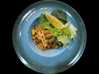 Соте з мідій та кальмарів