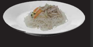 127. Spaghetti di riso con carne