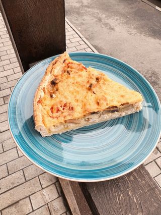 Кіш з куркою та грибами