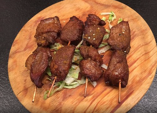 Pinchos de Mongolia de cerdo