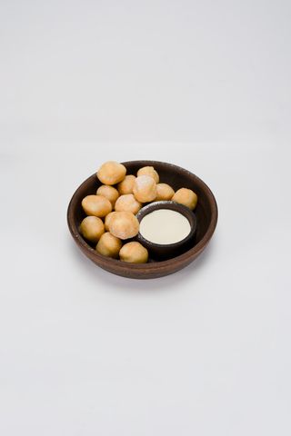 Бауырсаки с домашней сметаной (150г)