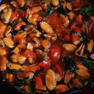 Мідії у томатному соусі (200г)