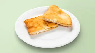 Мекица със сирене и кашкавал
