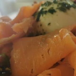 Burrata con salmón