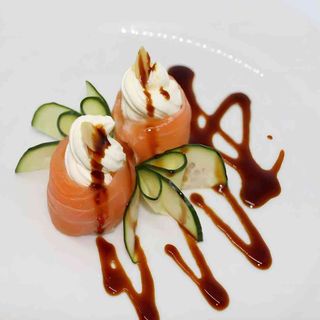 Gunkan di salmone speciale e Philadelphia - 2 pezzi