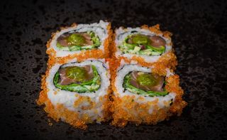 Salmon tar - tar roll