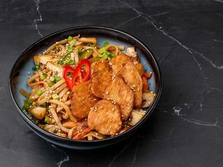 Wok локшина з курячим філе (220g)