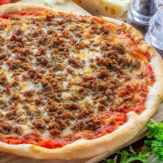 Pizza De Carne Picada