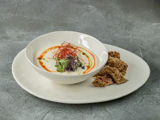 Вершковий крем-суп з селери та цвітної капусти з хрустикми крутонами