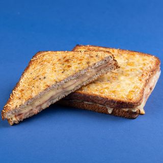 ტოსტი ლორით და ყველით Croque Monsieur