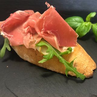 Bruschetta z gruszką i prosciutto 3 szt