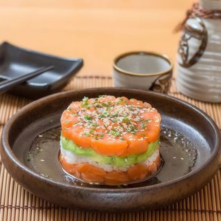 SA12- Sake Tartar Con Trufa