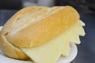 Bocadillo De Queso Curado