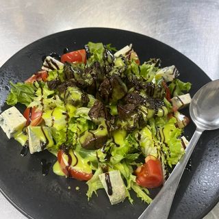 Салат з курячою печiнкою та сиром Дор-Блю (300г)