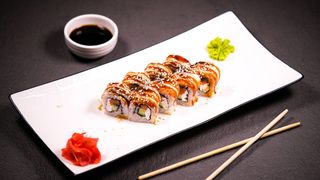 Ролл "Канада" с лососем