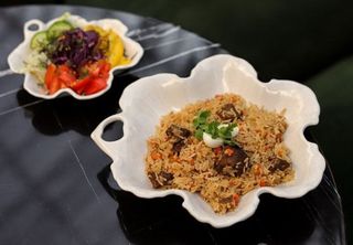 Узбецький плов з куркою та салатом 450г