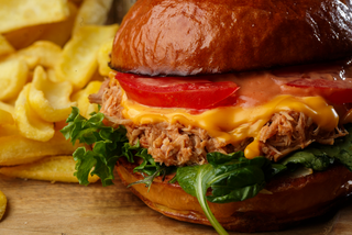 Бургер з рваною свининою