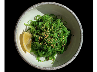 Салат Чука з горіховим соусом