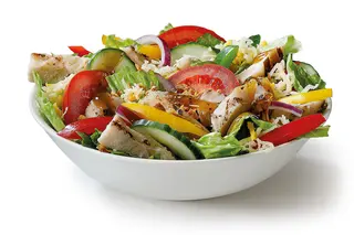 Салата Пиле и сладък лук (250г)