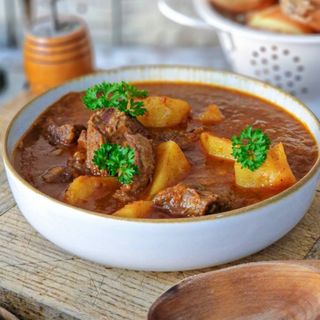 Gulaș de vită - 4 portii