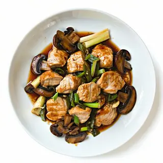 243.-Pollo saltato con funghi e bambu