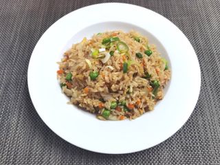 Yakimesi con verduras y huevo
