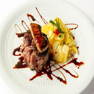 Solomillo En Su Jugo Con Foie Fresco De Pato